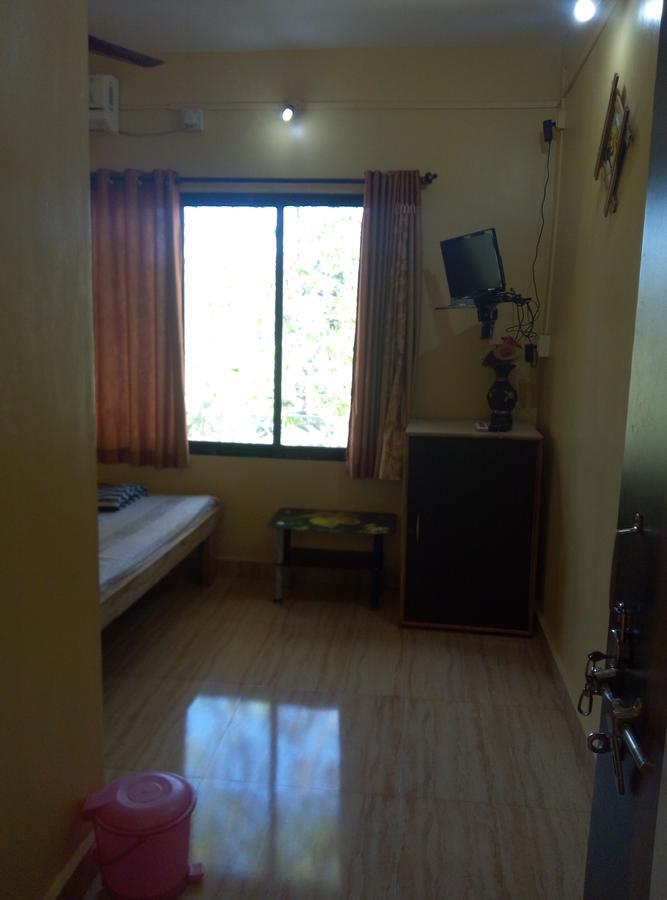 Om Shree Bed And Breakfast Harihareshwar Buitenkant foto