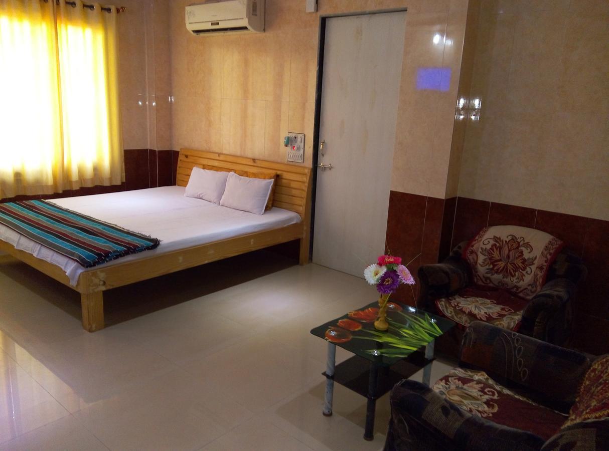 Om Shree Bed And Breakfast Harihareshwar Buitenkant foto