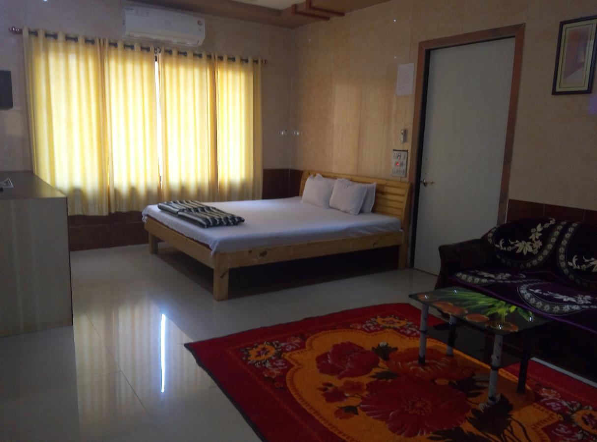 Om Shree Bed And Breakfast Harihareshwar Buitenkant foto